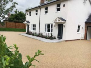 resin-bound-driveway-front-large-house